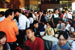 Các đợt mở bán 6 tháng đầu năm trên thị trường địa ốc TP. HCM luôn thu hút rất động khách hàng - Ảnh: Tăng Triển