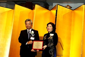 Bà Mai Kiều Liên - Chủ tịch HĐQT kiêm Tổng giám đốc Vinamilk là người Việt Nam duy nhất đoạt giải trong lĩnh vực “Kinh tế và đổi mới doanh nghiệp” của Giải thưởng Nikkei châu Á  