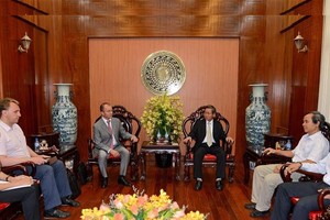 Lãnh đạo GazpromNeft  làm việc với đại diện UBND tỉnh Quảng Ngãi