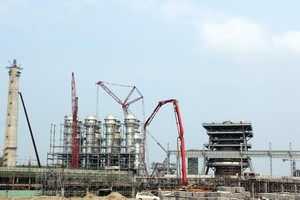 Dự án Liên hợp Thép Formosa đang trong giai đoạn xây dựng nước rút. Ảnh: Thế An