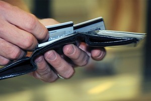 Sử dụng thẻ tín dụng để mua hàng đang là hình thức thanh toán tiên tiến 