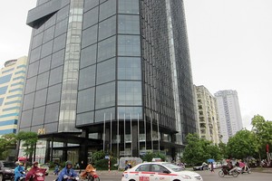 Quan sát trực diện từ ngoài có thể thấy, tỷ lệ trống của Toà nhà PVI Tower không hề thấp - Ảnh: Nguyên Minh