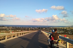 Ai đi mua đất, ai đi dạo chơi!?