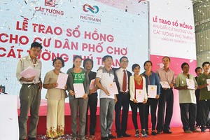 Trao 321 sổ hồng cho cư dân Dự án Cát Tường Phú Thạnh