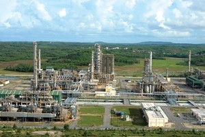 Kết quả kinh doanh của Nhà máy Lọc dầu Dung Quất 6 tháng đầu năm 2015 vẫn lãi lớn.