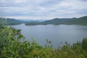 Hồ Phú Ninh, nơi sẽ cung cấp nước cho nhà máy.