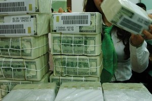 Quy mô dự trữ khoảng 37 tỷ USD và 10 tấn vàng hiện là nguồn lực vật chất đáng kể giúp Ngân hàng Nhà nước ổn định tỷ giá. Ảnh: Đức Thanh