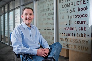 Đảm nhận vị trí Giám đốc điều hành Red Hat, công ty chuyên cung cấp phần mềm doanh nghiệp, một lĩnh vực khác xa với lĩnh vực hàng không mà ông từng làm việc trước đó, nhưng trong vòng 7 năm, Jim Whitehurst đã đưa doanh thu của hãng tăng gấp 4 lần, đạt 2 t