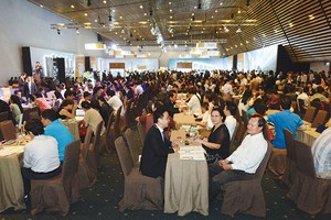 Đông đảo khách hàng đến tham quan, 
tìm hiểu các dự án của Novaland