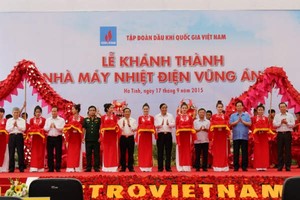 Thủ Tướng Nguyễn Tấn Dũng tham dự lễ cắt băng khánh thành nhà máy Nhiệt điện Vũng Áng 1