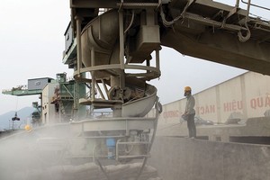 Có nhiều lợi thế nhưng, Xi măng Vinacomin vẫn "chìm nghỉm" giữa nhiều thương hiệu khác - Ảnh: Hoài Nam