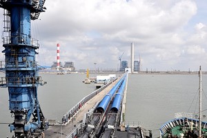 Tuyến ống băng tải than tại Trung tâm nhiệt điện Duyên Hải