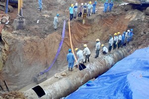 Khắc phục sự cố vỡ đường ống dẫn nước sông Đà ngày 26/9/2015