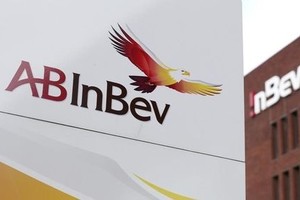 AB InBev là hãng bia lớn nhất thế giới được hình thành bởi một nhóm doanh nhân Brazil, đã thâu tóm nhiều thương hiệu, từ Stella Artois đến Budweiser. Trong khi đó, SABMiller là hãng bia đa quốc gia Anh – Nam Phi, có trụ sở tại London (Anh)