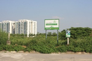 Tọa lạc trên một khu đất rộng 32 héc-ta tại khu Đông Hà Nội, Dự án Ha Noi Garden City do liên doanh chủ đầu tư Berjaya và Handico 12 thực hiện với thiết kế đẹp, mật độ xây dựng thấp và hạn chế chiều cao của các công trình nhằm mở rộng không gian và tạo cả