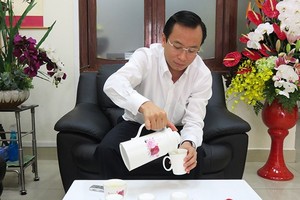 Sáng thứ Bảy 17/10, mặc dù là ngày nghỉ cuối tuần ngay sau khi vừa trải qua kỳ Đại hội căng thẳng nhưng ông Nguyễn Xuân Anh vẫn tiếp PV Infonet tại nhà riêng để trả lời những vấn đề báo chí quan tâm. (Ảnh: HC)