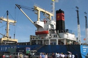 Ngoài khai thác mỏ, Mitraco còn kinh doanh dịch vụ cảng