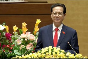 Thủ tướng Nguyễn Tấn Dũng trình bày “Báo cáo tình hình kinh tế-xã hội năm 2015 và 5 năm 2011-2015; phương hướng, nhiệm vụ 5 năm 2016-2020 và năm 2016”. Ảnh: Quang Hiếu/VGP