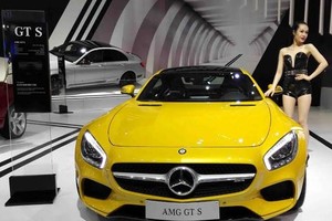 Siêu xe AMG GT S có trị giá 8,25 tỉ đồng đã giành giải thưởng “Xe tuyệt vời nhất dành cho người lái 2015” của tạp chí uy tín Motor Trend
