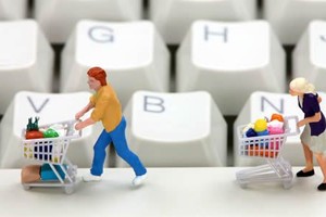 Thương mại điện tử đã làm giảm chi phí giao dịch, giảm thiểu các khâu trung gian và tạo ra sân chơi bình đẳng, giúp doanh nghiệp có thể tiếp cận khách hàng nhanh nhất. Ảnh minh hoạ. Nguồn: Internet