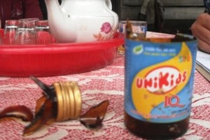 Chai thuốc sirô cháu Băng đã uống và dẫn đến tử vong - Ảnh: Quốc Anh