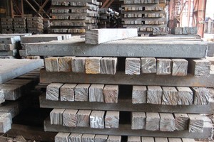 Tháng 9/2015, lượng phôi thép khai chứa hợp kim nhập về Việt Nam là 62.000 tấn, tăng vọt so với mức hơn 3.000 tấn trong tháng 8