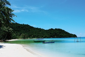 Cơn sốt đất Phú Quốc cũng kéo theo cơn sốt của cổ phiếu một số DN bất động sản đang đầu tư tại đây.