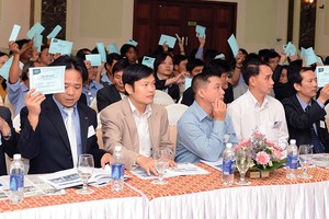 Điều kiện tổ chức ĐHCĐ lần đầu theo Luật Doanh nghiệp mới là tối thiểu 51% cổ phần có quyền biểu quyết tham dự, thay cho tỷ lệ 65% trước kia