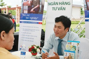 Nhiều ngân hàng đang đặt mục tiêu phát triển tín dụng bất động sản vào trọng tâm kinh doanh. Ảnh: Lê Toàn