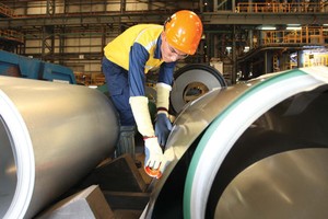 Các doanh nghiệp ngành thép đang chủ động đối phó với áp lực cạnh tranh trước xu hướng hội nhập. Ảnh: Lê Toàn