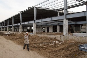 Sự thiếu thống nhất giữa các văn bản pháp luật đang là rào cản lớn khiến nhiều DN gặp khó khăn