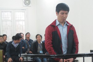 Nguyễn Mạnh Tuấn bị tuyên 17 năm tù về tội buôn lậu
