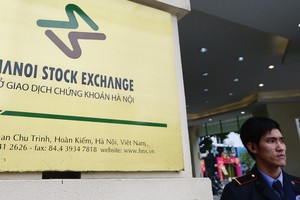 Năm 2015, 2 Sở GDCK đã thực hiện hủy niêm yết 49 DN, cả tự nguyện và bắt buộc