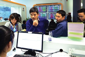 NĐT đã bình tĩnh trở lại, nhiều cổ phiếu có diễn biến tăng giá