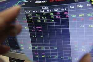 Trong năm 2015, sàn UPCoM có nhiều DN lớn đăng ký giao dịch và thanh khoản tăng cao