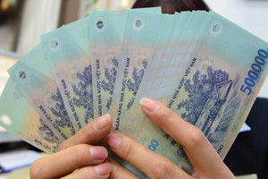 Năm 2015, thị trường chứng khoán huy động được 390.000 tỷ đồng