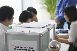 Tỷ lệ cổ phần nhà nước đấu giá thành công trong các đợt IPO năm 2015 chỉ đạt 40%