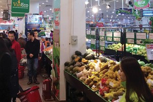 Tháng 2 là tháng Tết Nguyên đán nên giá một số mặt hàng phục vụ Tết đều tăng