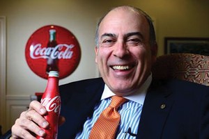 Nhà đầu tư giận dữ, CEO Coca-Cola bị cắt 42% lương