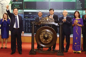 Ngày 28/3/2016, Công ty Chứng khoán MB niêm yết trên Sở GDCK Hà Nội, với mã cổ phiếu MBS