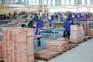 Theo quy định, sản phẩm gỗ được sản xuất, chế biến từ nguyên liệu nhập khẩu sẽ được miễn thuế xuất khẩu