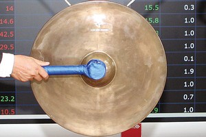 Tất cả các ngân hàng đều phải đưa cổ phiếu giao dịch trên sàn UPCoM, chứ không bắt buộc phải lên sàn HOSE hay HNX