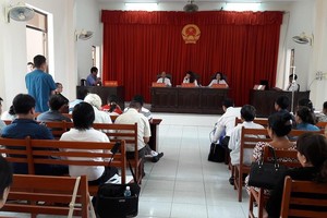 Quang cảnh phiên tòa