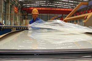 Nhờ mua săm lốp cũ để chế biến thành nhiên liệu phục vụ sản xuất mà Công ty kính nổi Chu Lai - Indevco có lãi lớn