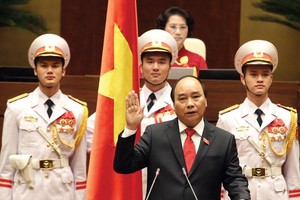 Thủ tướng Chính phủ Nguyễn Xuân Phúc tuyên thệ nhậm chức ngày 7/4, với lời hứa “ra sức phấn đấu, rèn luyện để hoàn thành tốt nhiệm vụ Đảng, Nhà nước và Nhân dân giao phó”