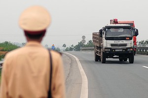 Nên mạnh dạn tư nhân hẳn lĩnh vực Nhà nước không nên nắm như khách sạn, vận tải, thương mại…