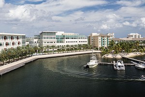 Ông trùm đầu cơ nợ xấu làm thay đổi bộ mặt bất động sản Cayman