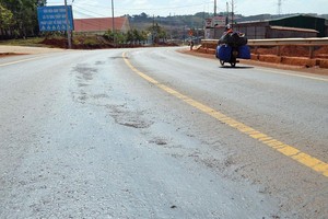 Dự án Nâng cấp Quốc lộ 14 có phương án tài chính trong hợp đồng BOT được tính quá “xông xênh”. Ảnh: Anh Minh