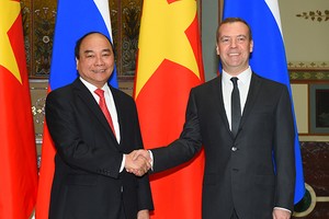 Thủ tướng Nguyễn Xuân Phúc hội đàm với Thủ tướng Dmitry Medvedev (Ảnh: VGP)