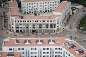 Toàn cảnh 2 khối nhà TSQ Việt Nam xây dựng trên khu đất được quy hoạch để phục vụ công trình công cộng 